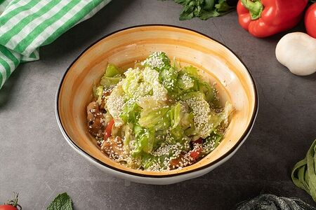 Салат азиатский с курицей