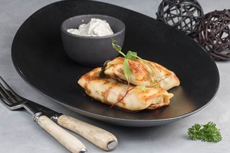 Блинчики с мясом и сметаной