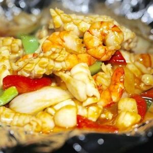 Морепродукты, тушенные с овощами