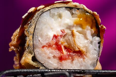 Горячий ролл с угрем