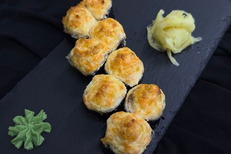 Филадельфия стайл запеченная с мидиями