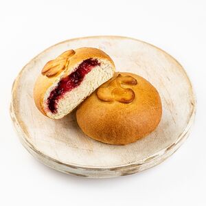 Пирожок с вишней