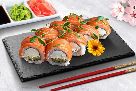 Ролл Филадельфия с копченым лососем