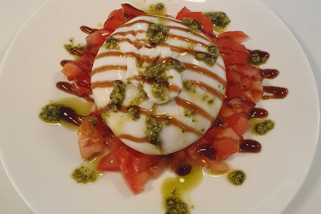 Салат с бурратой