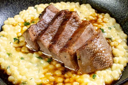 Паста птитим с говяжьим языком