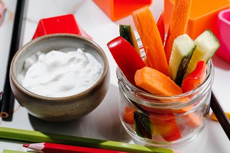 Овощные палочки со сметаной