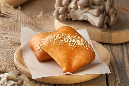 Пирожок с картофелем и грибами