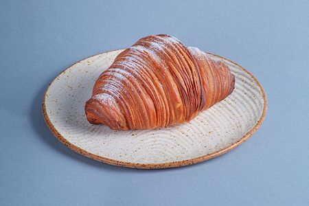 Круассан с заварным кремом