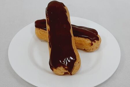 Пирожное Эклер с масляным кремом