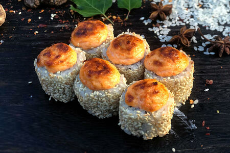 Калифорния В Кунжуте С Крабом Запеченная