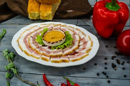 Тарелочка сала