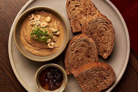 Паштет из куриной печени с вареньем из шелковицы