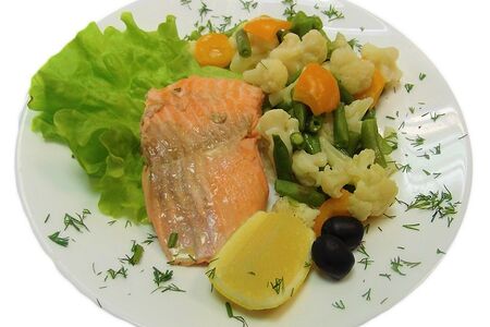 Форель на пару с овощами и соусом Терияки