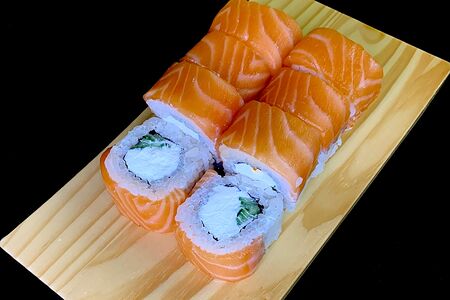 Ролл Филадельфия с огурцом