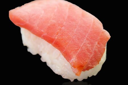 Суши с тунцом