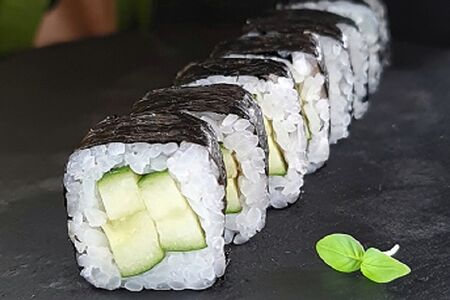 Мини-ролл с огурцом
