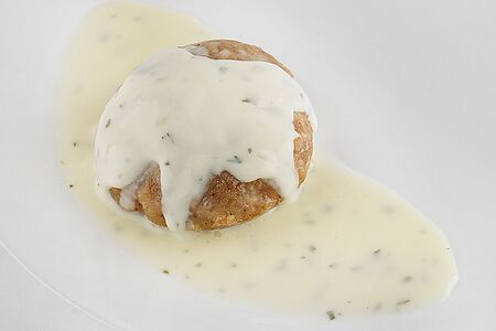 Биточек в сливочном соусе