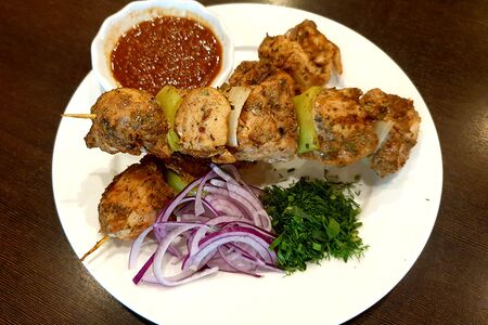 Курица на шпажке