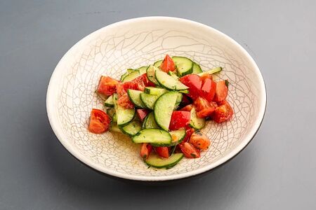 Салатик из свежих овощей с маслом