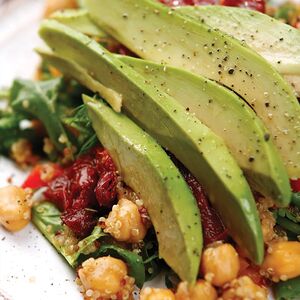 Աղցան քինոայով և ավոկադոյով