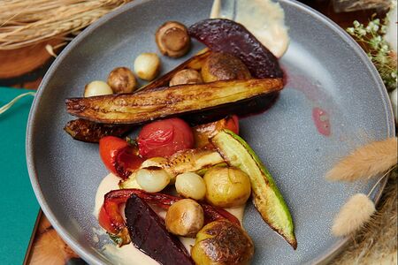 Овощи на гриле с кремом из тофу