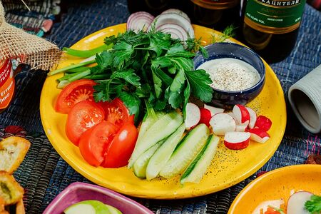 Ассорти из свежих овощей