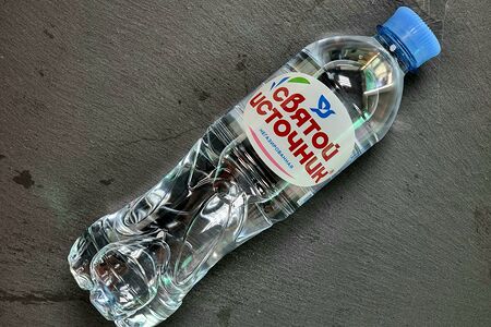Вода Святой источник без газа