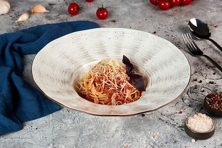Спагетти с соусом болоньезе