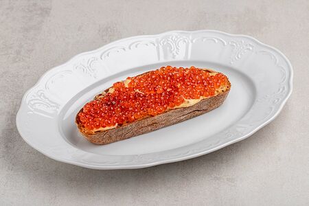 Бутерброд с красной икрой