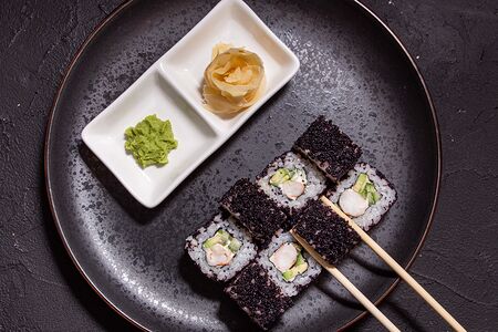 Ролл калифорния с крабом