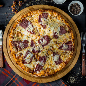 Пицца С кониной