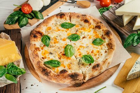 Пицца Четыре сыра классическая