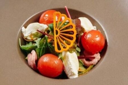 Фирменный салат с уткой 