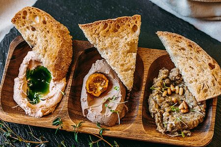 Три паштета с хрустящей чиабаттой