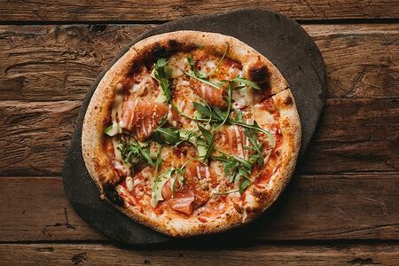 Лосось, авокадо, руккола, кунжут кимчи