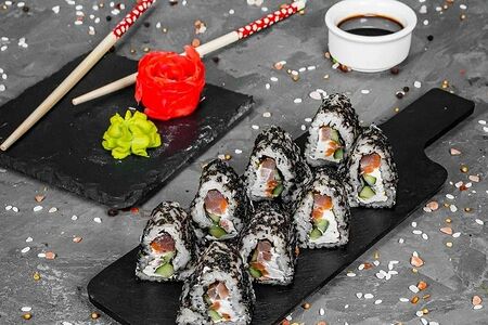 Ролл Черная пирамида