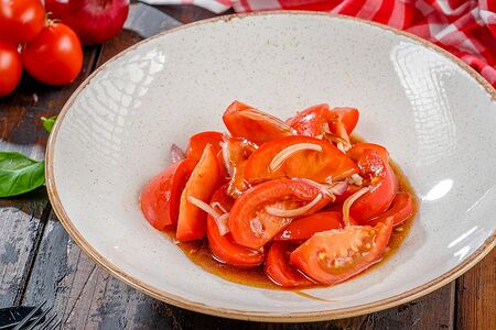 Салат с помидорами бычье и наршараб