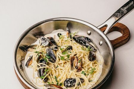 Спагетти с мидиями в соусе горгонзола