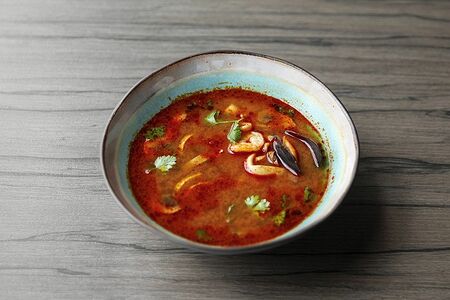 Том ям с морепродуктами