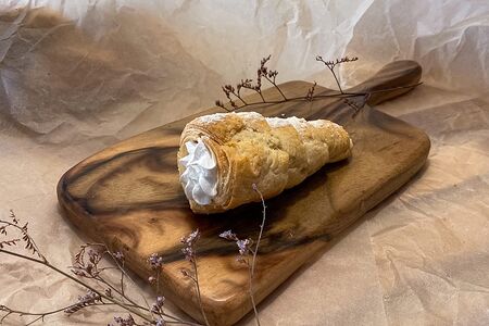 Трубочка с белковым кремом