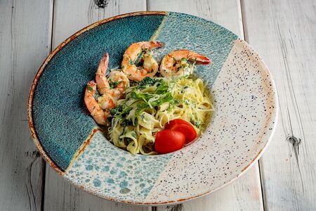 Паста с креветкой и шпинатом