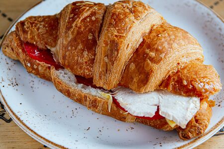 Круассан с курицей