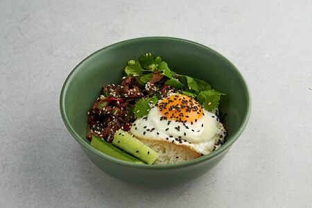 Вок Пад гапрао с говядиной