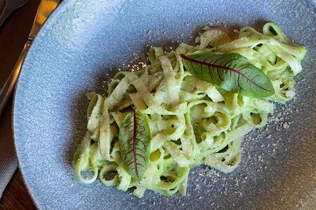 Пшеничная лапша с копченой курицей