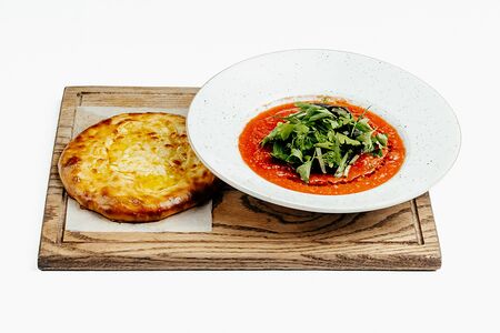 Гаспачо из спелых томатов с мини-хачапури