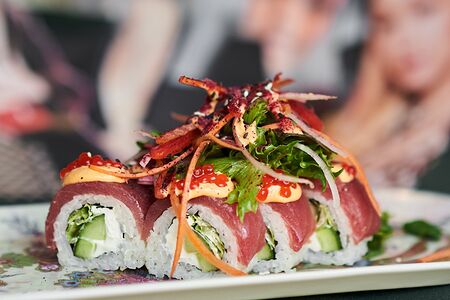 Ролл с тунцом и огурцом