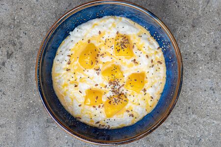 Рисовая каша с манго и чиа