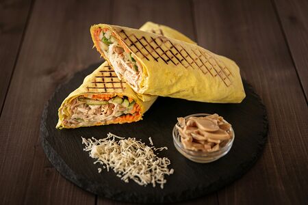 Шаурма в сырном лаваше Ассорти