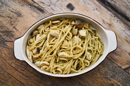 Паста с цыпленком и грибами