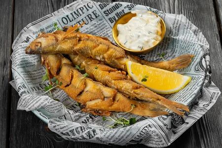 Балтийская корюшка с соусом тартар и лимоном